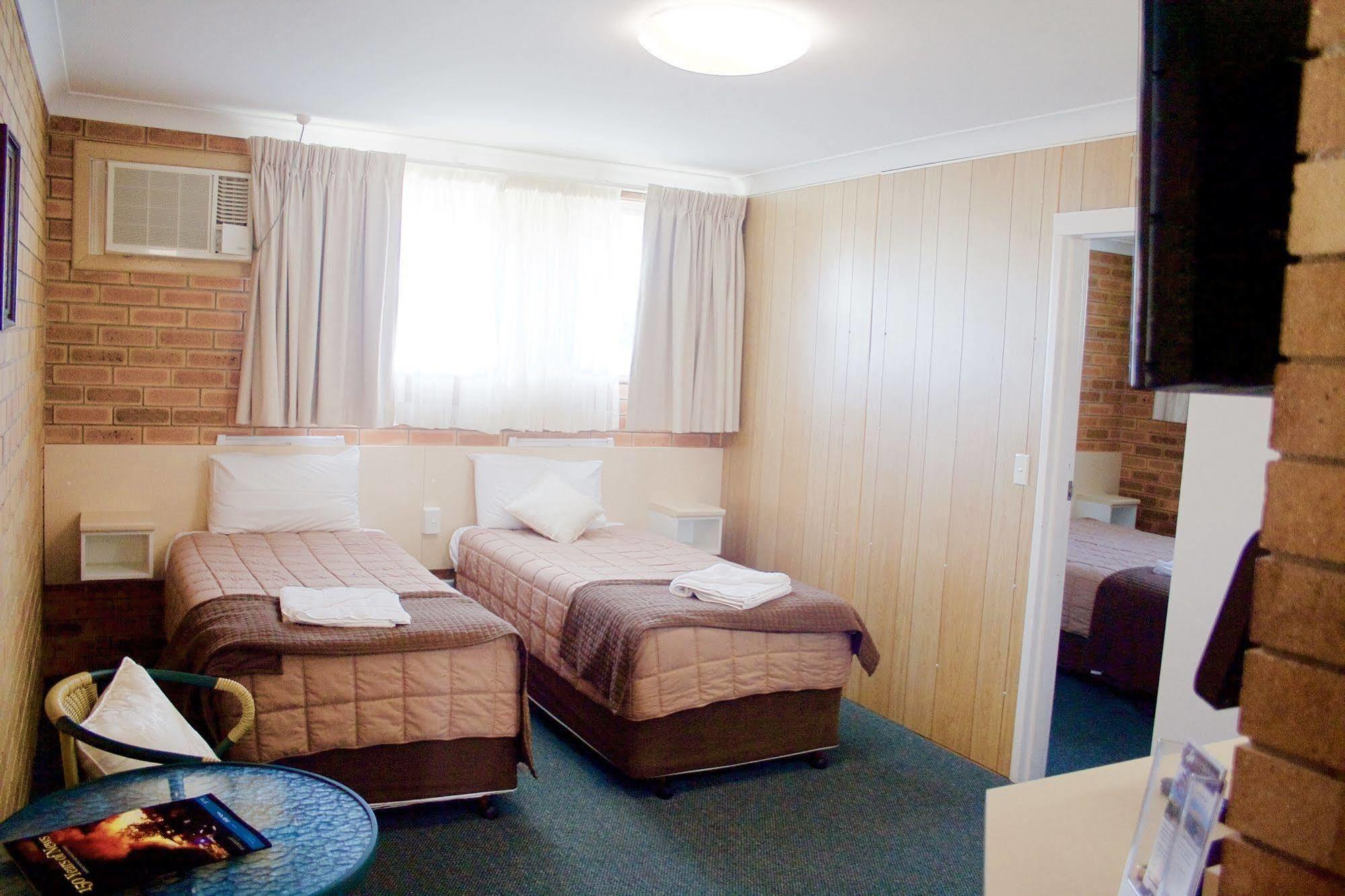 Buckaroo Motor Inn Уоруик Екстериор снимка
